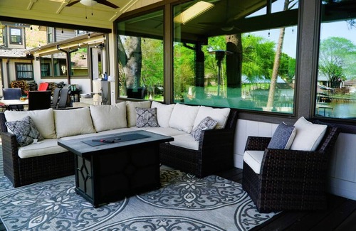 Leisure Land House | 6BR/5Bath Single Story Lake Front Home at Cedar Creek w/boat rental option