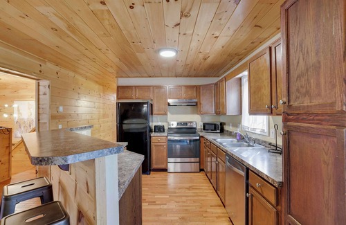 Hickory Hills House | 6BR Cabin w/Fire Pit, Game Room & Basketball