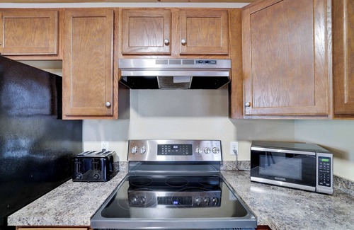 Hickory Hills House | 6BR Cabin w/Fire Pit, Game Room & Basketball