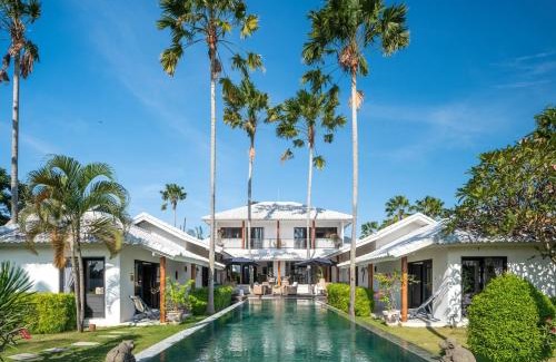 Berawa Villa | 6BR Canggu: Chef, Lap Pool, BBQ,Near Beach & Finns
