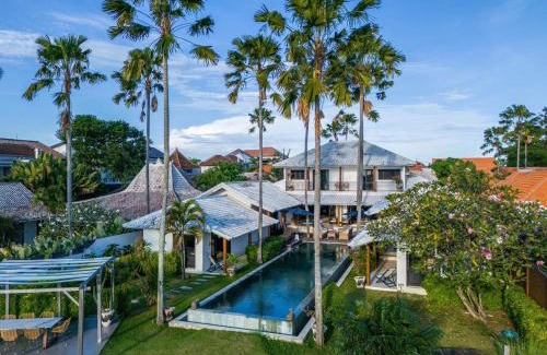 Berawa Villa | 6BR Canggu: Chef, Lap Pool, BBQ,Near Beach & Finns