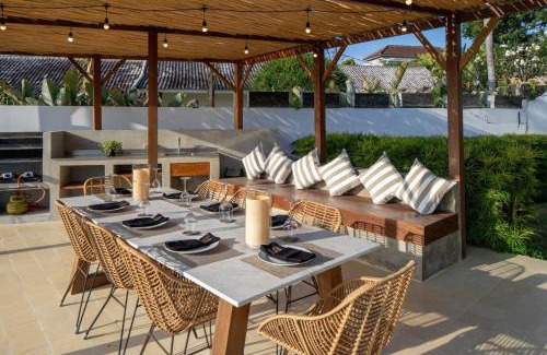 Berawa Villa | 6BR Canggu: Chef, Lap Pool, BBQ,Near Beach & Finns
