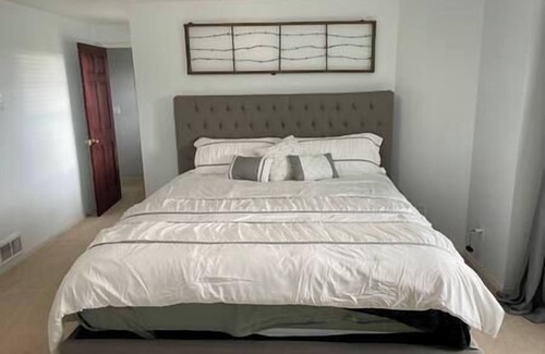 Bonney Lake Other | 6BR Cozy Farmhouse Retreat w/Sunset Views & Fun