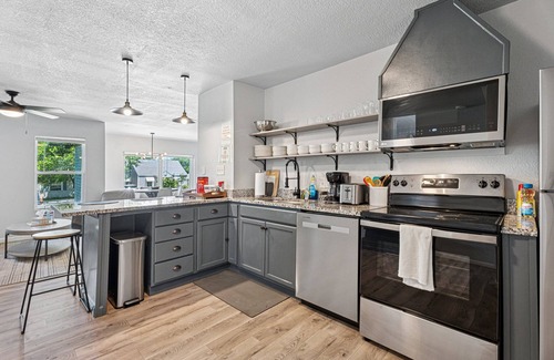 Central Oklahoma City House | 6BR Family Home | Near Plaza District with Parking #60