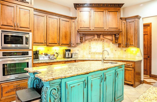 Pottawatomie County Apartment | 6BR Family Ranch house with Pool, Animals & Family Fun #Skelly