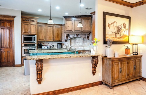 Pottawatomie County Apartment | 6BR Farmhouse for Family + Friendsgiving w/Hot Tub #Skelly