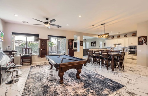Glendale House | 6BR, heated pool & spa, large grass yard, & games galore near Westgate!