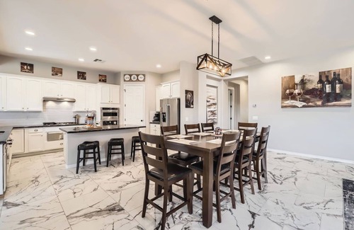 Glendale House | 6BR, heated pool & spa, large grass yard, & games galore near Westgate!