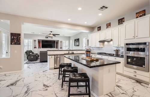 Glendale House | 6BR, heated pool & spa, large grass yard, & games galore near Westgate!