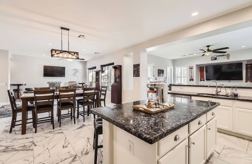 Glendale House | 6BR, heated pool & spa, large grass yard, & games galore near Westgate!