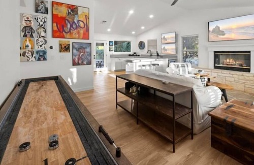 Marble Falls House | 6BR Luxury Retreat on Lake LBJ