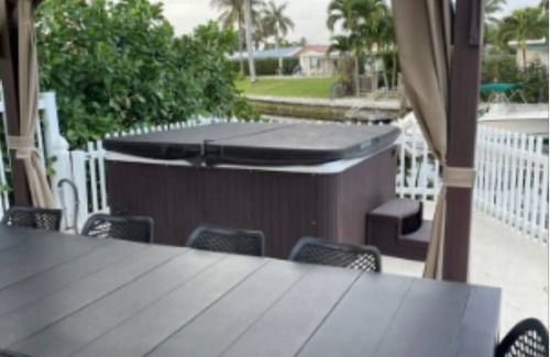 Deerfield Beach Villa | 6BR Modern Waterfront Villa Heated Pool Gameroom