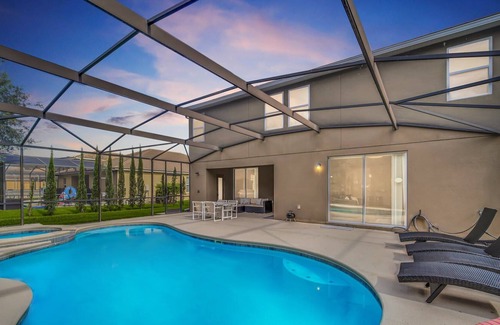 Calabria Villa | 6BR Pool Villa, Minutes from the Parks!