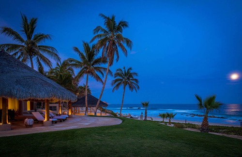 San Jose del Cabo Villa | 6BR Villa on Swimmable Beach!