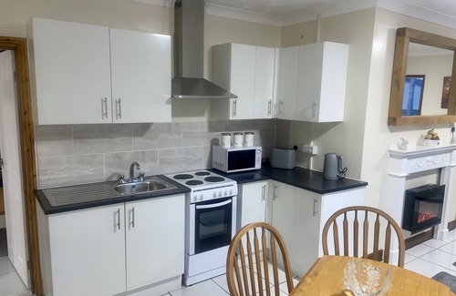 Bircotes Cottage | 6Guests-3Bedroom-Tv-Parking