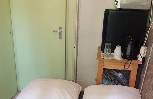 Duivendrecht Apartment | 6m2 studio near metro station please documents first