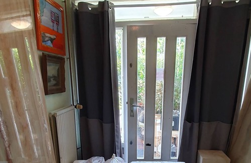 Duivendrecht Apartment | 6m2 studio near metro station please documents first