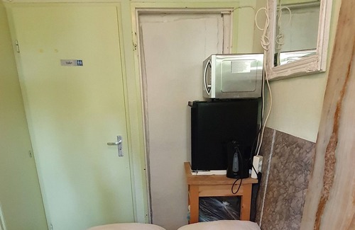 Duivendrecht Apartment | 6m2studio near metro station and night bus stop with verified eu study documents