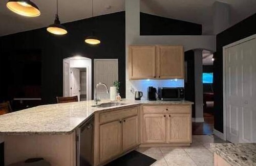 Palm Coast House | 6Mi to Beach ! Paradise near Flagler Beach! Hot Tub, Tennis court