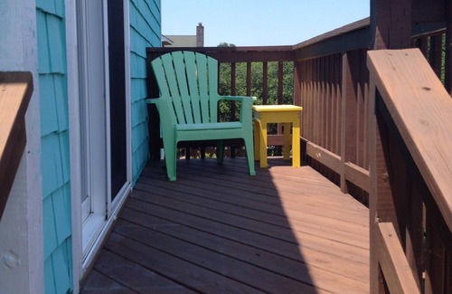 Duck House | 6th House From Private Beach Access! Steps to Duck Town! 3 Bed, 2 Bath.