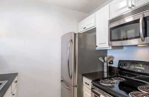 Clarksville Condo | 6th St Escape w/Refreshing Pool – Walk Everywhere!