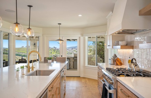 Paso Robles House | 7-Acre Modern Farmhouse, Pool, and Hot Tub with Vineyard Views