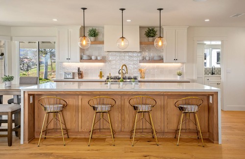 Paso Robles House | 7-Acre Modern Farmhouse, Pool, and Hot Tub with Vineyard Views