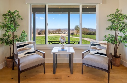 Paso Robles House | 7-Acre Modern Farmhouse, Pool, and Hot Tub with Vineyard Views