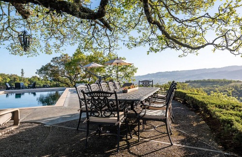 Sonoma House | 7 BD - 2 homes - Pool, Spa, Minutes to Plaza