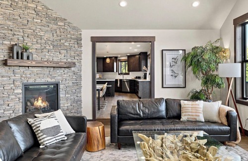 Cle Elum House | 7 Bd, Swim Spa, Game Room, Sleeps 24!