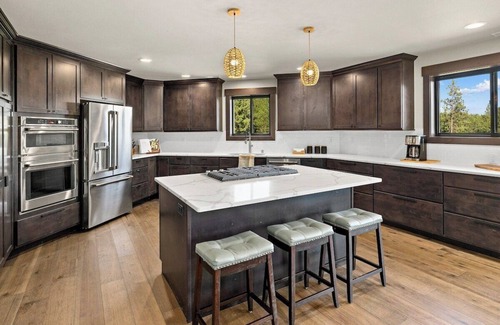 Cle Elum House | 7 Bd, Swim Spa, Game Room, Sleeps 24!