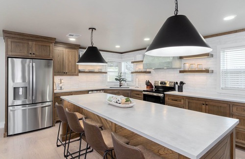 Kingston House | 7-Bdrm Lake View Firepit & More Pets ok