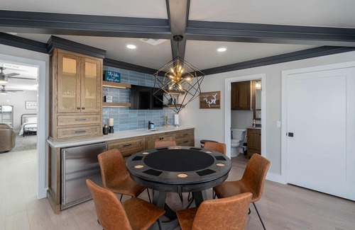 Kingston House | 7-Bdrm Lake View Firepit & More Pets ok