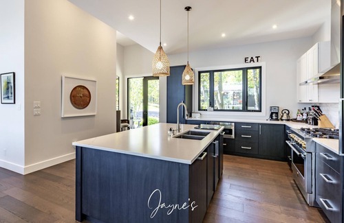 Muskoka Lakes Cottage | 7 bed 5 bath cottage on Lake Rosseau