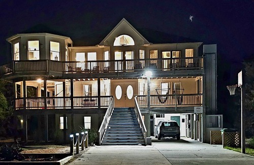 Corolla Light House | 7 Bed 5 Bath Newly Renovated Beach Getaway only 500 feet to the Beach
