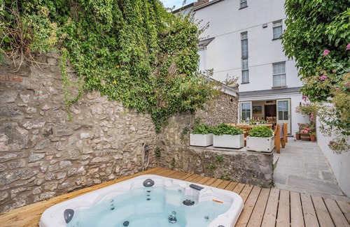 Pembroke Cottage | 7 bedroom accommodation in Pembroke