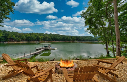 Blairsville House | 7 bedroom! Amazing Lake house, Private Dock & More, jet ski docks Nice game room