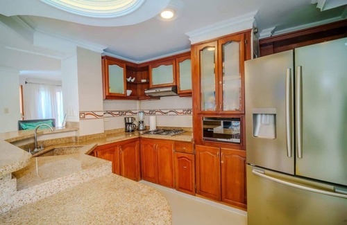 Manga House | 7 Bedroom Gorgeous Vacation - Close to Walled City