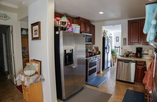 Paradise House | 7 bedroom home with fenced yard!
