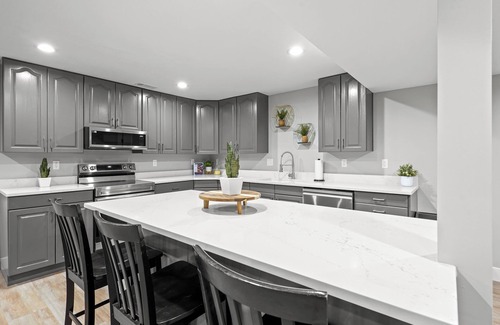 Sandy House | 7-Bedroom Home with Hot Tub – Near Ski Resorts, SLC & Convention Centers
