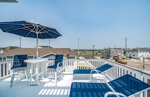 Avalon House | 7 BEDROOM under Remodel with amazing views of the bay