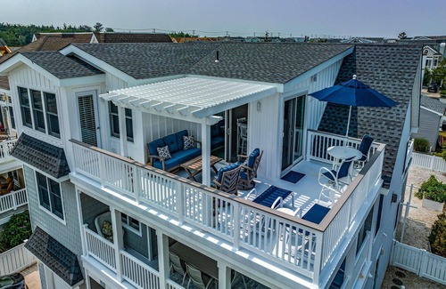 Avalon House | 7 BEDROOM under Remodel with amazing views of the bay
