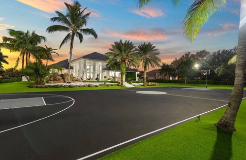 Davie Villa | 7 Bedroom Villa with Basketball Court/Lake, MORE