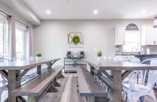 Table Rock House | 7 Bedroom w/Hot Tub- Indoor/Outdoor Community Pool