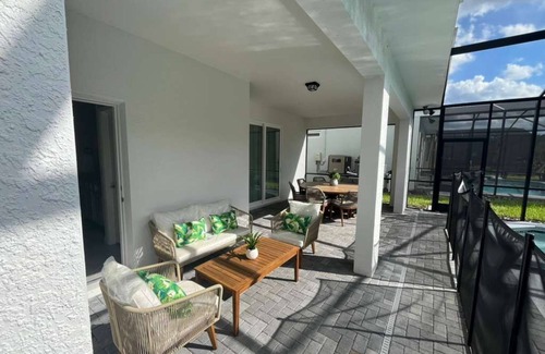 Four Corners House | 7 Bedrooms/5 Bathrooms/Windsor Cay (15879CC)