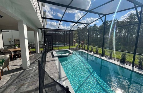 Four Corners House | 7 Bedrooms/5 Bathrooms/Windsor Cay (15879CC)
