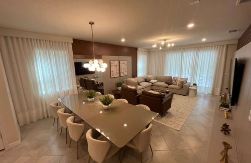 Four Corners House | 7 Bedrooms/5 Bathrooms/Windsor Cay (15879CC)