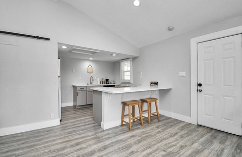 MacGregor House | 7-bedrooms-hot tub-4miles to downtown Houston, Medical center, 1 mile to UH, TSU