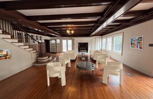 Gentilly Terrace House | 7 Beds- 2 Kings & 5 Queens! Buy 2 Nights-Get 1 Night FREE during Essence Fest!