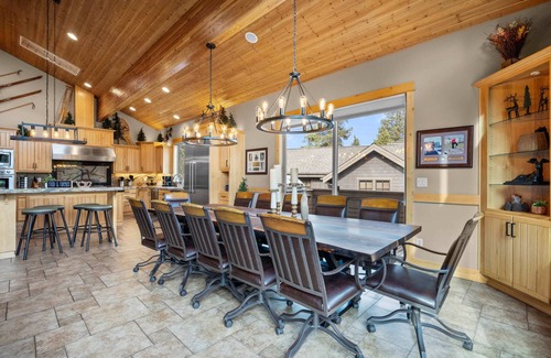Sunriver House | 7 BR, Hot Tub, Sunriver - The Masters Lodge